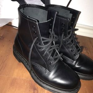 Dr Martens Black monotone 1460 boots